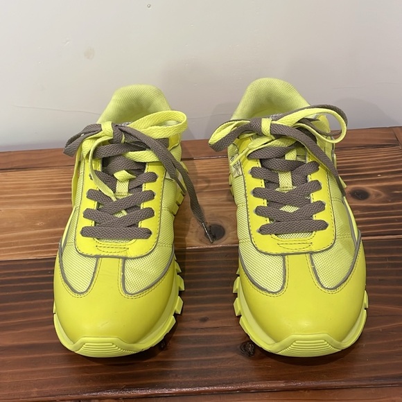 Marc Jacobs The Jogger Sneakers Size 39 US 9 The Fluoro Jogger In Fluo Yellow - Picture 4 of 14